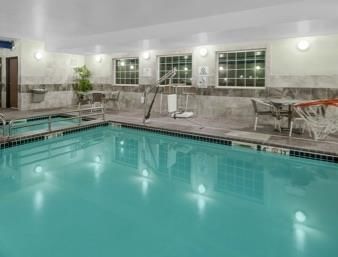 Hotel Baymont Inn & Suites