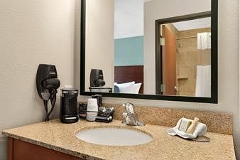 Hotel Baymont Inn & Suites