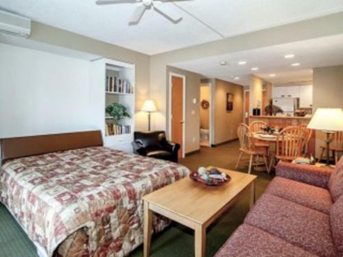 Hotel Rivergreen Resort