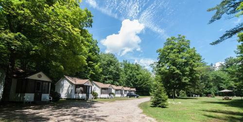 Profile Motel & Cottages