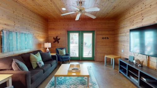 Tc203- Bron's Beach Shack Townhouse