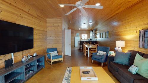 Tc203- Bron's Beach Shack Townhouse