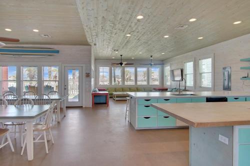 Avg622#1-beach Club 1 Home