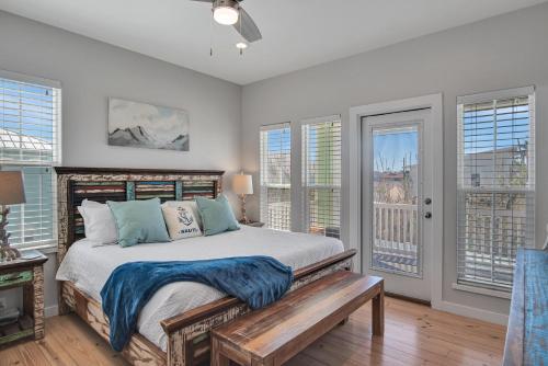 Bb614- Nauti Beach Formally Pickled Parrot Home