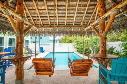 Bb614- Nauti Beach Formally Pickled Parrot Home
