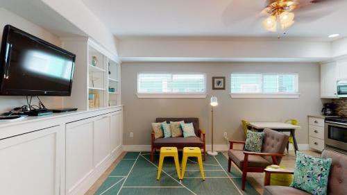 Bh5- Shell-abrate Beach Times Home