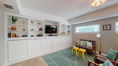 Bh5- Shell-abrate Beach Times Home