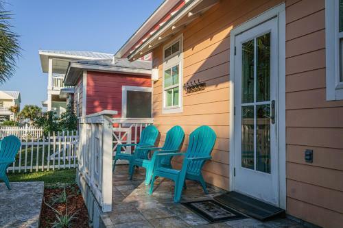 Fd185- Peachy Pelican Home