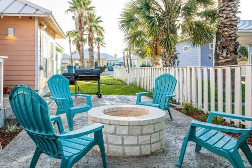 Fd185- Peachy Pelican Home