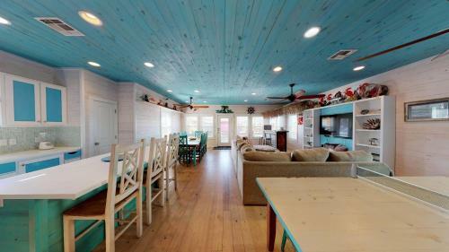 Ov30- Salt Life Home