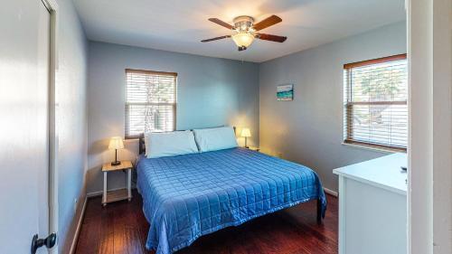 322avea- Pups In Paradise Home