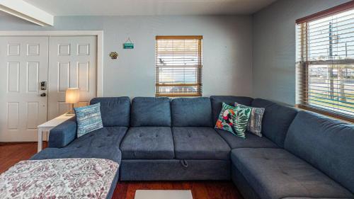 322avea- Pups In Paradise Home