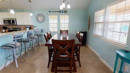 Cw403- Chloe's Way 403 Home