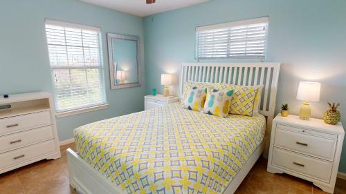 Cw403- Chloe's Way 403 Home