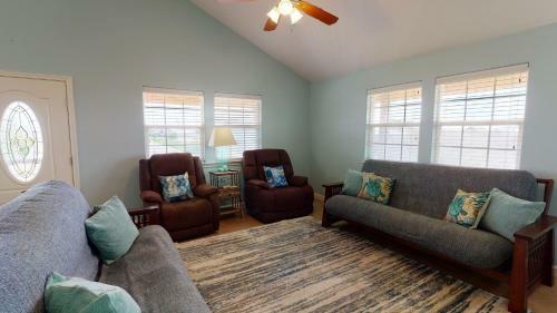Cw403- Chloe's Way 403 Home