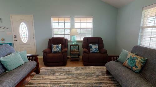 Cw403- Chloe's Way 403 Home