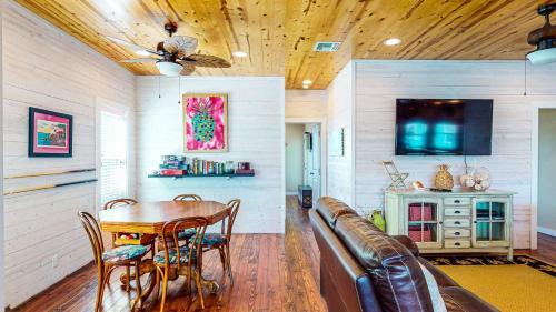 Ov2- Hula Girl House Home