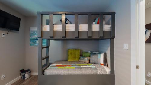 Se1806- The Floppy Flounder Home