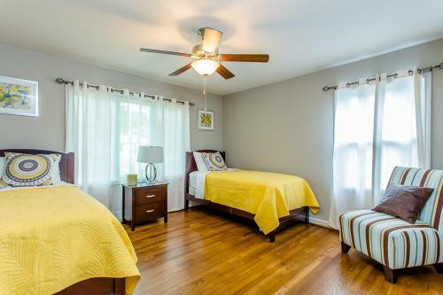 The Blue Door Bungalow - Luxury Home Downtown Houston