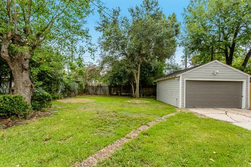 The Blue Door Bungalow - Luxury Home Downtown Houston