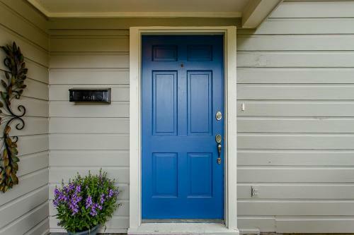 The Blue Door Bungalow - Luxury Home Downtown Houston