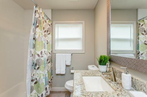 The Blue Door Bungalow - Luxury Home Downtown Houston