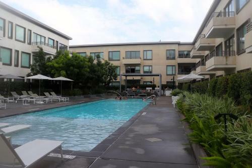 River Oaks Luxury Apartment