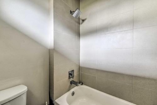 Central Houston Townhouse - 1 Mi To Downtown!