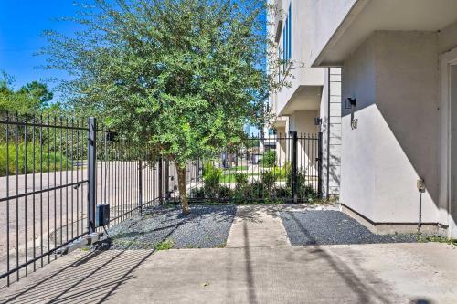 Central Houston Townhouse - 1 Mi To Downtown!
