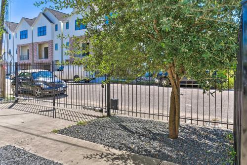 Central Houston Townhouse - 1 Mi To Downtown!