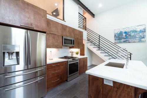 East Downtown Modern Luxury Retreat