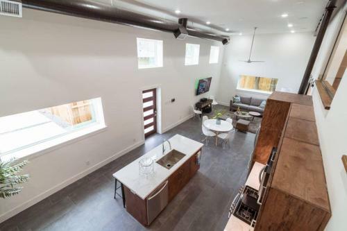 East Downtown Modern Luxury Retreat