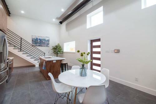 East Downtown Modern Luxury Retreat