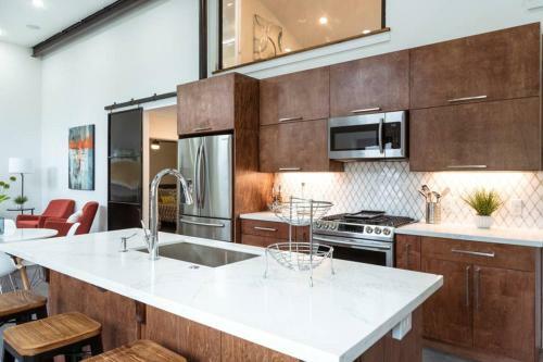 East Downtown Modern Luxury Retreat