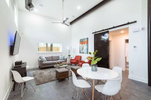 East Downtown Modern Luxury Retreat