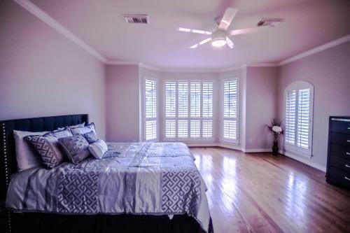 River Oaks - 4 Bedrooms / 3700 Sqft