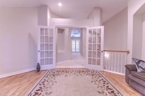 River Oaks - 4 Bedrooms / 3700 Sqft