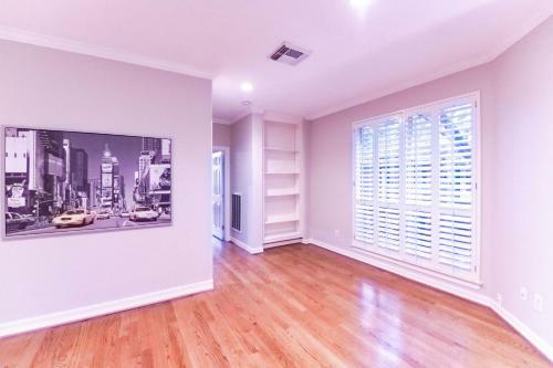 River Oaks - 4 Bedrooms / 3700 Sqft