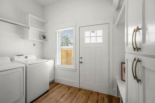 Cloud9 Super-luxe At East Downtown