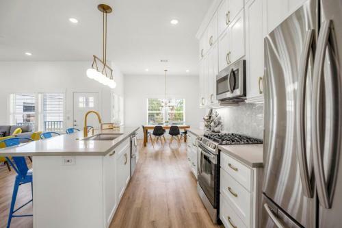 Cloud9 Super-luxe At East Downtown