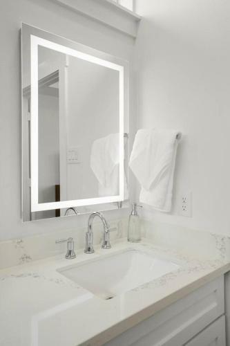 Cloud9 Super-luxe At East Downtown