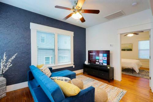 East Downtown Private Restored Historic Apartment