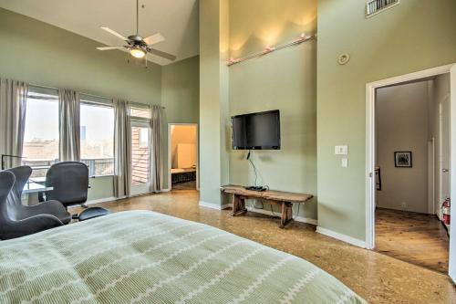 Chic Abode With City Views, 2 Mi To Museum Park