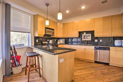 Chic Abode With City Views, 2 Mi To Museum Park