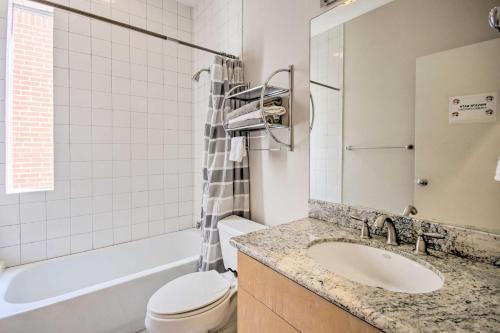 Chic Abode With City Views, 2 Mi To Museum Park