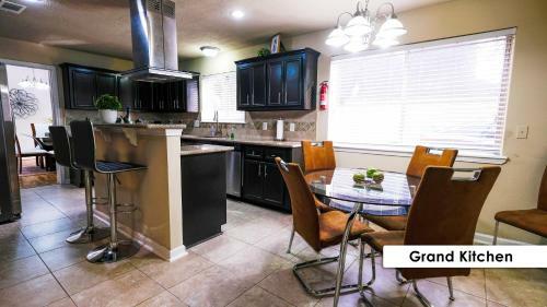 Pool House, 20 Minutes From Dt 4bdr For 10 Guests - Winkleman