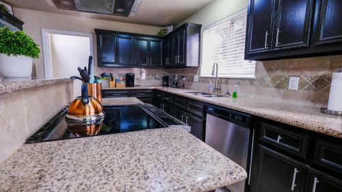 Pool House, 20 Minutes From Dt 4bdr For 10 Guests - Winkleman