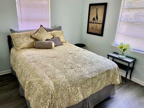 Cozy Independence Heights Bungalow