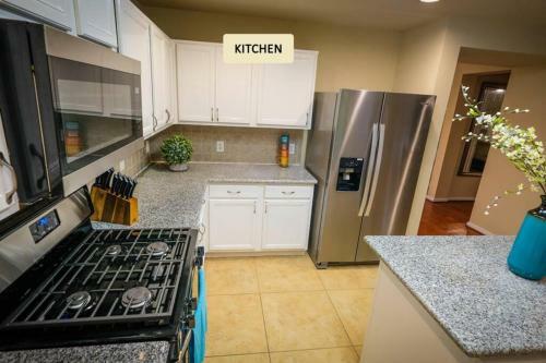 Houston Sw Sugarland 5 Bed 2 Bath 9 Beds - Cribbage
