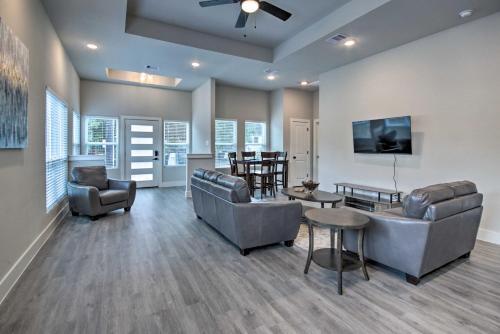 Modern Houston Home 3 Mi To Downtown Attractions!